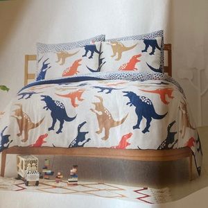 Still in packaging! Comforter and matching shams! never used